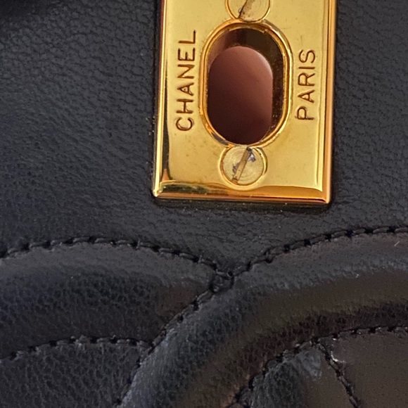 Vintage Classic Single Round Quilted Flap Black - On layaway in IG - Picture 14 of 16